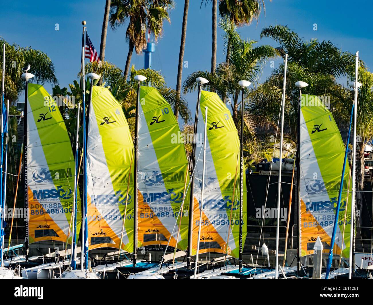 Segelboote zu vermieten im Mission Bay Sportzentrum, Mission Beach, San Diego, Kalifornien Stockfoto