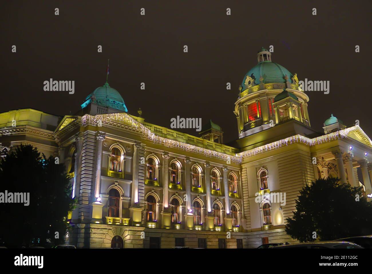 Nationalversammlung der Republik Serbien Gebäude, wunderschön beleuchtet, Belgrad, Serbien Stockfoto