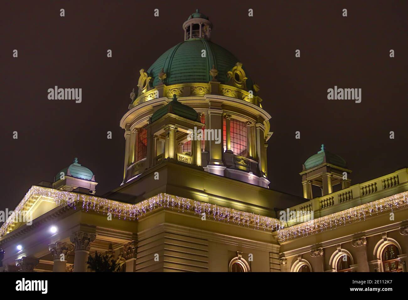 Nationalversammlung der Republik Serbien Gebäude, wunderschön beleuchtet, Belgrad, Serbien Stockfoto