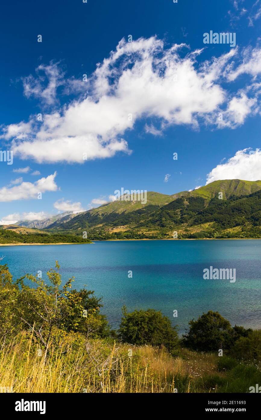 Lago di Campotosto im Nationalpark Gran Sasso e Monti della Laga, Region Abruzzen, Italien Stockfoto