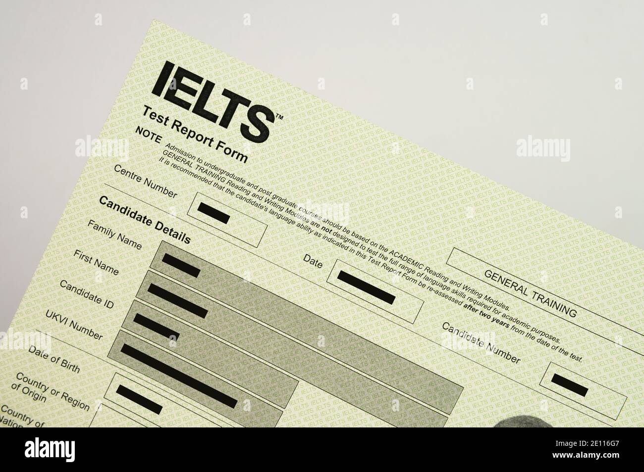 Stafford, Vereinigtes Königreich - 3. Januar 2021: Authentic IELTS Testbericht Formular. Das International English Language Testing System ist ein internationaler STA Stockfoto