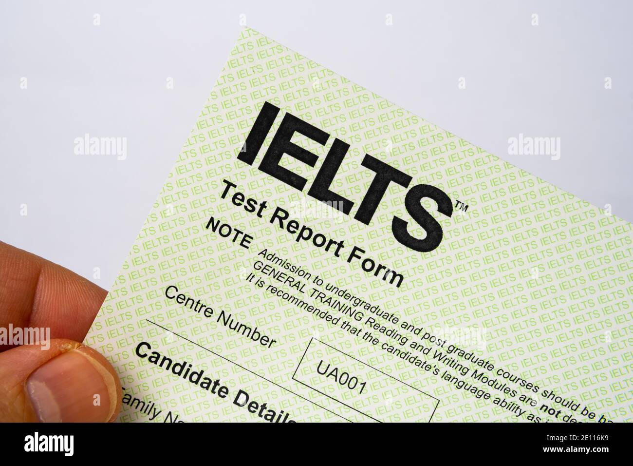 Stafford, Vereinigtes Königreich - 3. Januar 2021: Authentic IELTS Testbericht Formular. Das International English Language Testing System ist ein internationaler STA Stockfoto