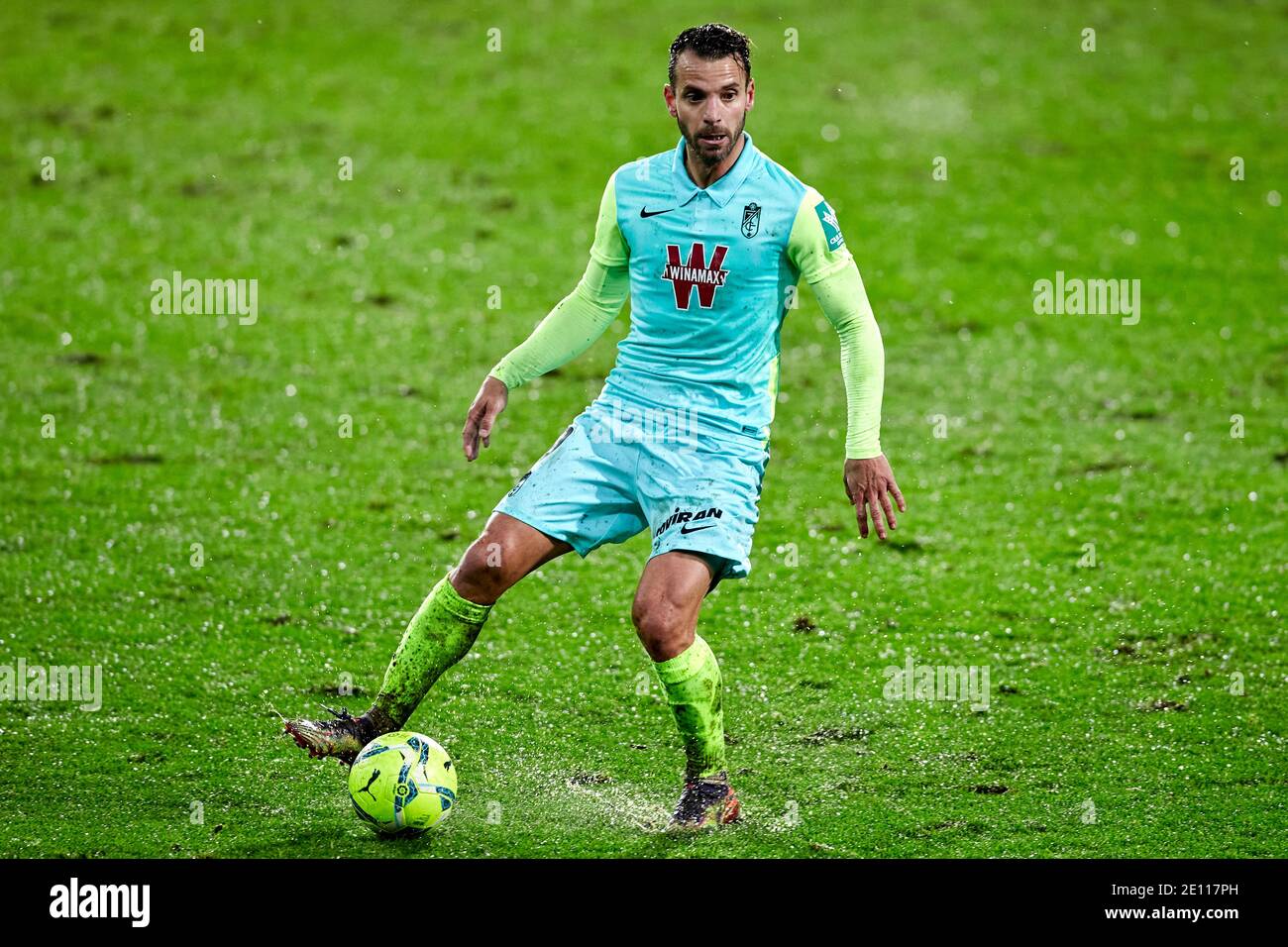 Eibar, Spanien. Januar 2021. Roberto Soldado von Granada CF in Aktion während des La Liga Spiels zwischen SD Eibar und Granada CF - J.17 La Liga spielte im San Mames Stadium. Kredit: Ion Alcoba/Capturasport/Alamy Live Nachrichten Stockfoto