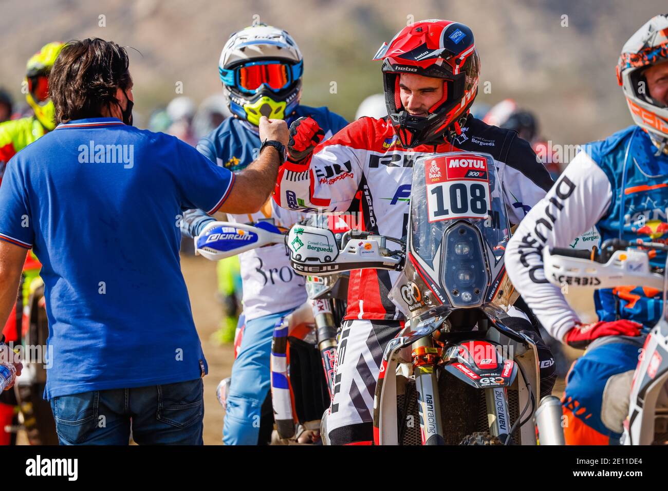 108 Calmet Marc (esp), KTM, FN Speed - Rieju Team, Moto, Bike, Castera David, Director of the Dakar Rally, Portrait während der Dakar 2021Ã¢Â&#x80;Â&#x99;s Prolog und Start Podestzeremonie in Jeddah, Saudi-Arabien am 2. Januar 2021 - Foto FrÃ©dÃ©ric Le FlocÃ¢Â&#x80;Â&#x99;h / DPPI / LM Stockfoto