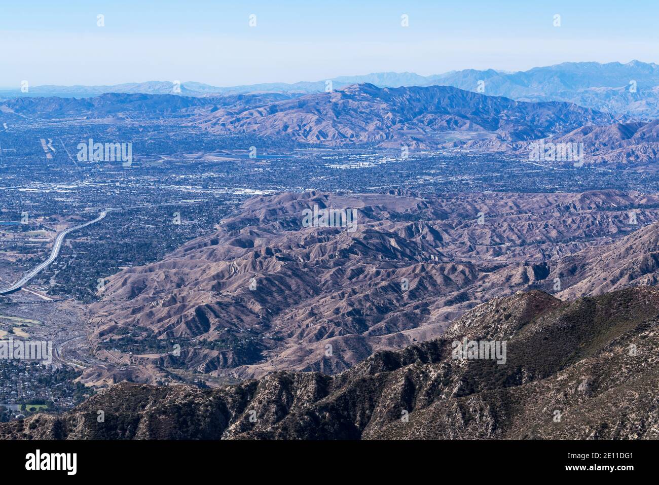 Luftaufnahme nach Sylmar und Pacoima im San Fernando Valley von Los Angeles California. Stockfoto