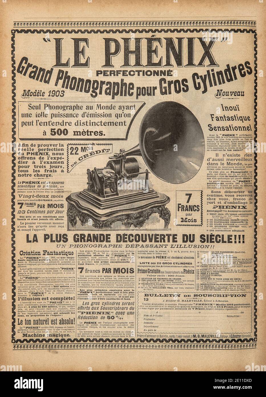 Veraltete Papieruntermalung. Zeitungsseiten mit antiker Werbung Stockfoto