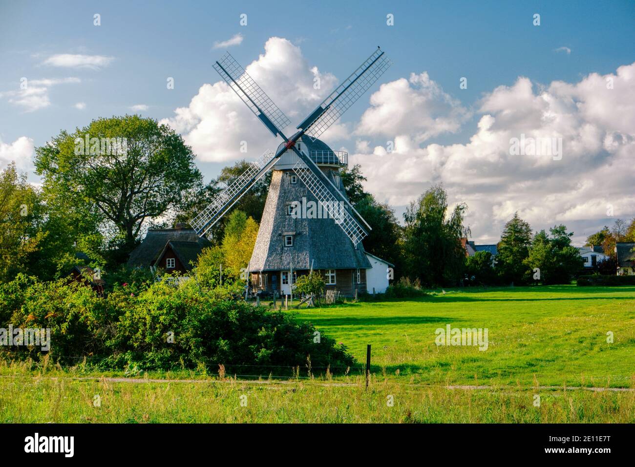 Windmühle In Ahrenshoop Auf Darss In Deutschland Stockfoto