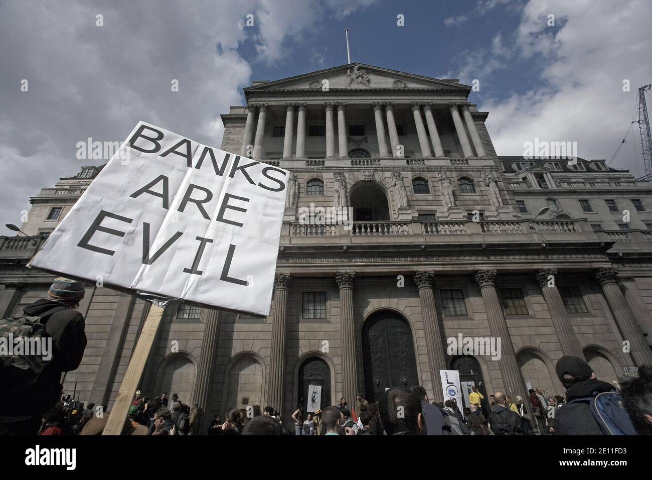 GROSSBRITANNIEN / England / London / Banken sind vor der Bank of England ein böses Zeichen gegen den antikapitalistischen Protest. Stockfoto