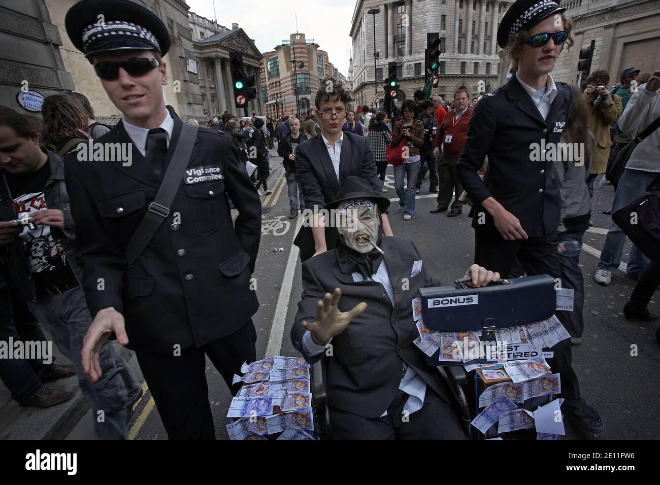 Protestierende vor der Bank of England als Anti-Kapitalisten- und Klimaaktivisten in der City of London, Großbritannien, demonstrieren Stockfoto