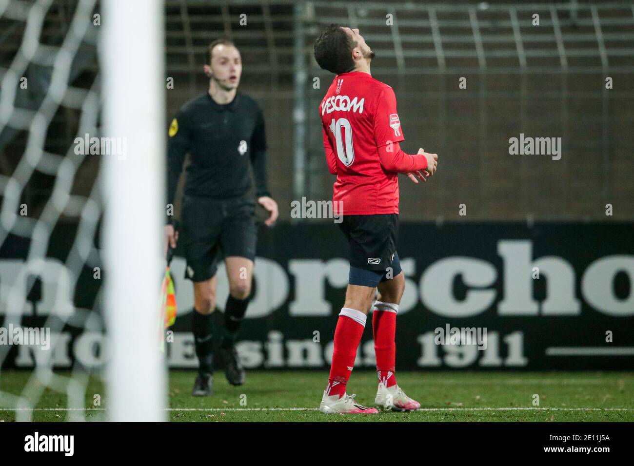 HELMOND, NIEDERLANDE - 2. JANUAR: Karim Loukili von Helmond Sport enttäuscht während des niederländischen Keukenkampioendivisie-Spiels zwischen Helmond Sport und F Stockfoto