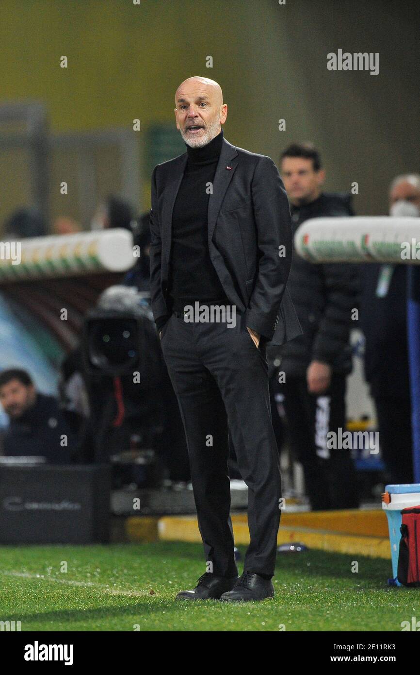 Benevento, Italien. Januar 2021. Stefano Pioli Trainer von AC Mailand, während des Spiels der italienischen Fußball-Liga Serie A zwischen Benevento gegen Mailand Endergebnis 0-2, Spiel im Ciro Vigorito Stadion in Bevento gespielt. Italien, Den 03. Januar 2021. (Foto von Vincenzo Izzo/Sipa USA) Quelle: SIPA USA/Alamy Live News Stockfoto