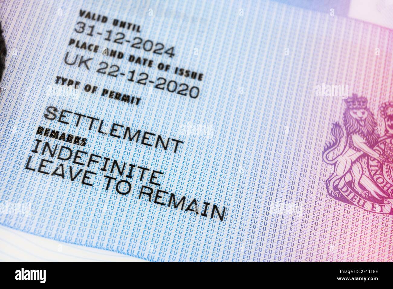 Stafford, Vereinigtes Königreich - 3. Januar 2021: Im Vereinigten Königreich ausgestellte Visa-Karten für unbefristete Aufenthaltserlaubnis (ILR). Unbefristete Verbleib (ILR) oder Perman Stockfoto