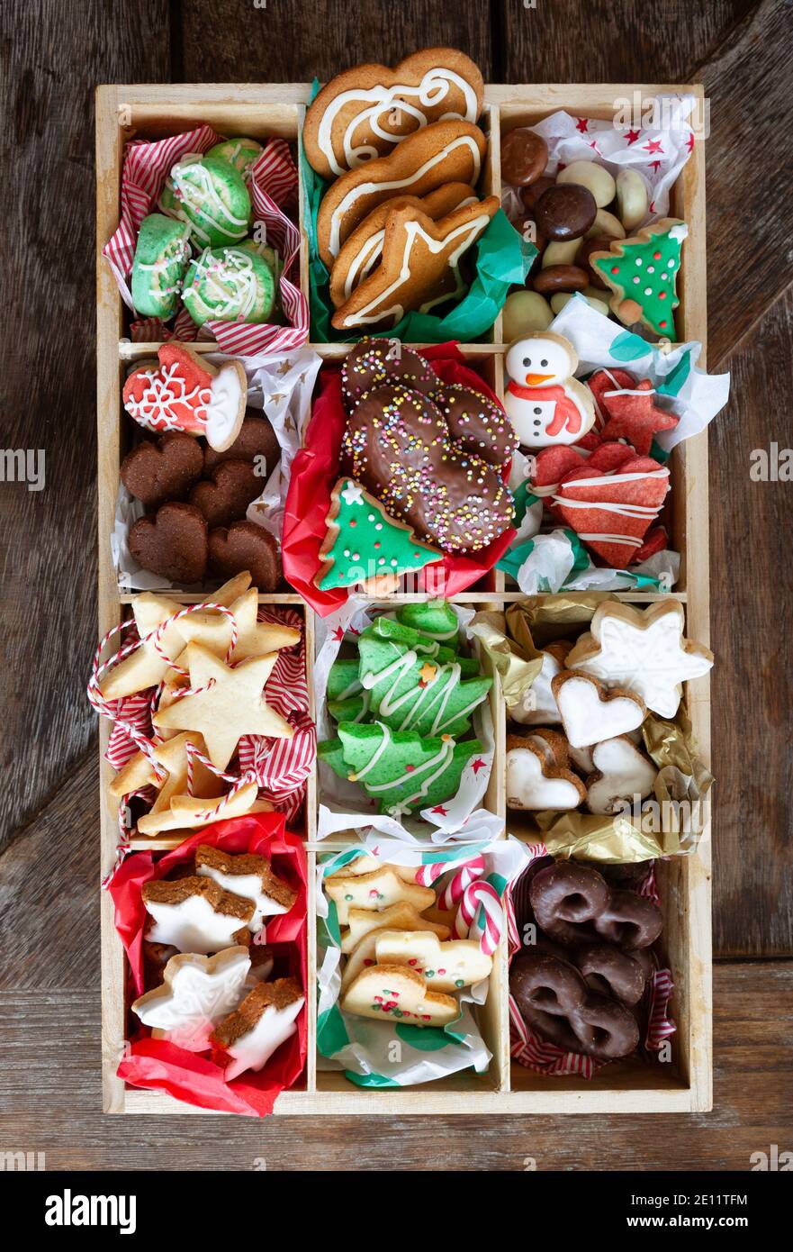 Vielfalt An Bunten Weihnachts-Kekse Und Lebkuchen Stockfoto