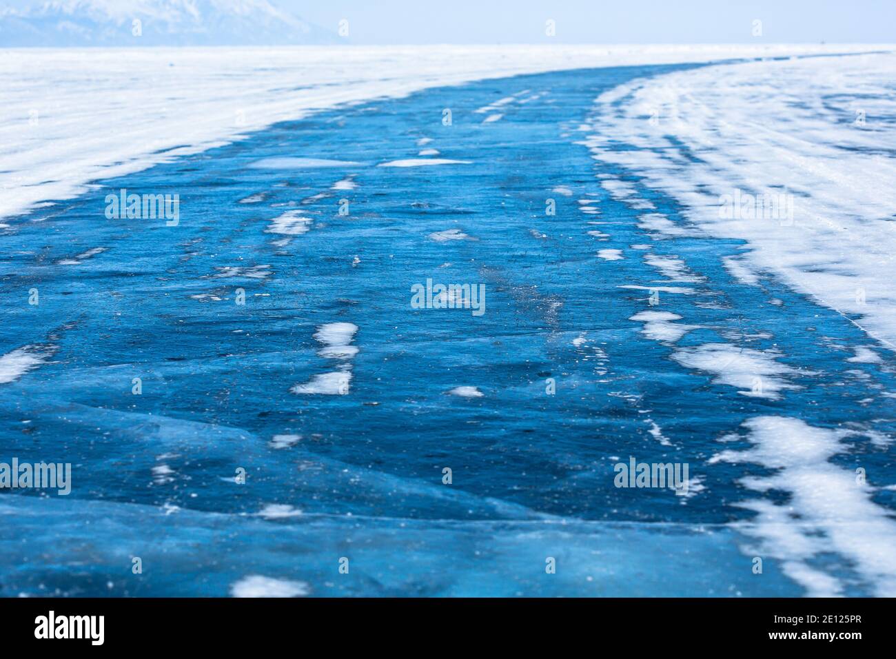 Eine Frozen Lake Surface Road Stockfoto