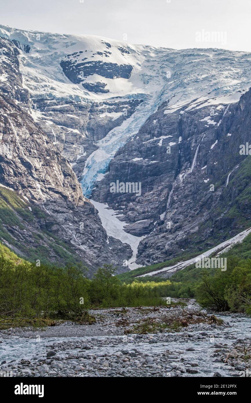 Der Kjenndalsbreen ist EIN Nebenzweig des Jostedalsbreen, der als der mächtigste Festlandgletscher Europas gilt Stockfoto