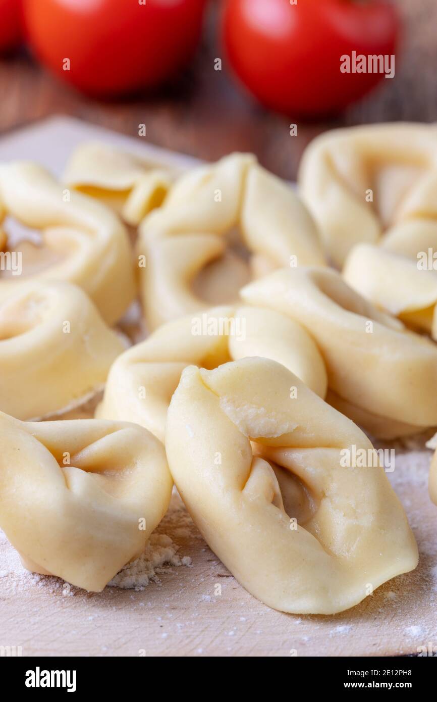 Rohe Tortelloni Stockfoto