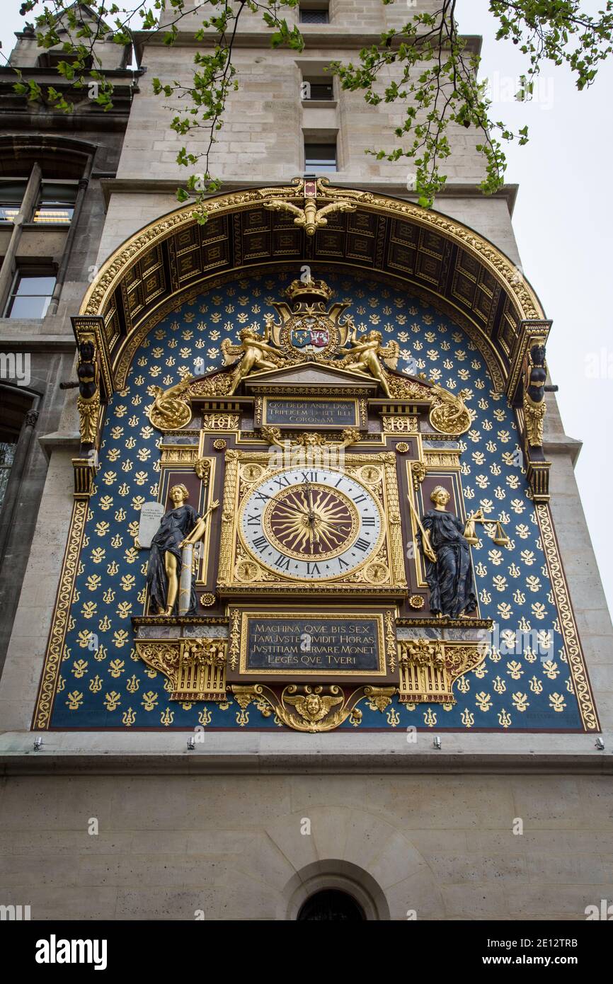 Die älteste öffentliche Uhr Frankreichs befindet sich auf dem Palais de la Cité, der Turm L'horloge ist Teil der Conciergerie auf der Isle de la Cité Stockfoto