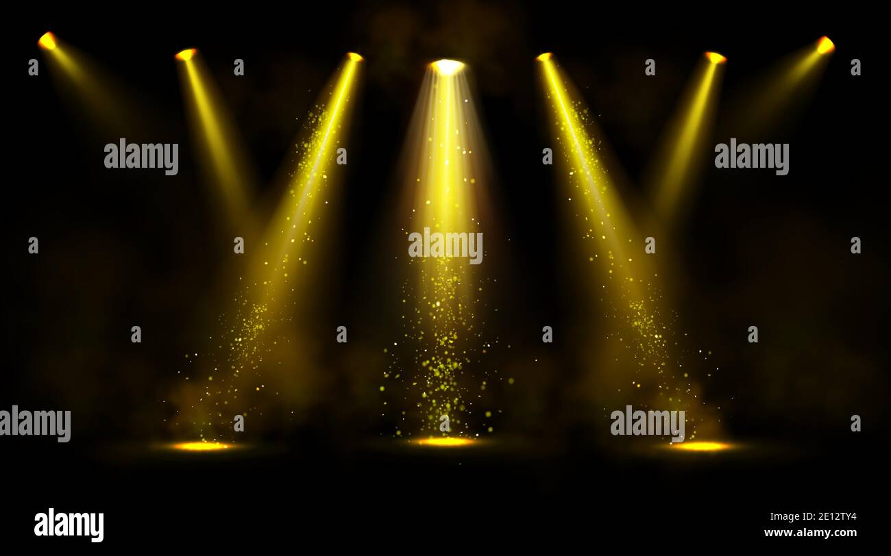 Bühnenbeleuchtung, Goldstrahler mit Rauch und funkelt auf schwarzem Hintergrund, glühende Elemente für Studio- oder Theaterszene, Lampenstrahlen für Konzert, Show-Präsentation, realistische 3d-Vektor isoliert gesetzt Stock Vektor