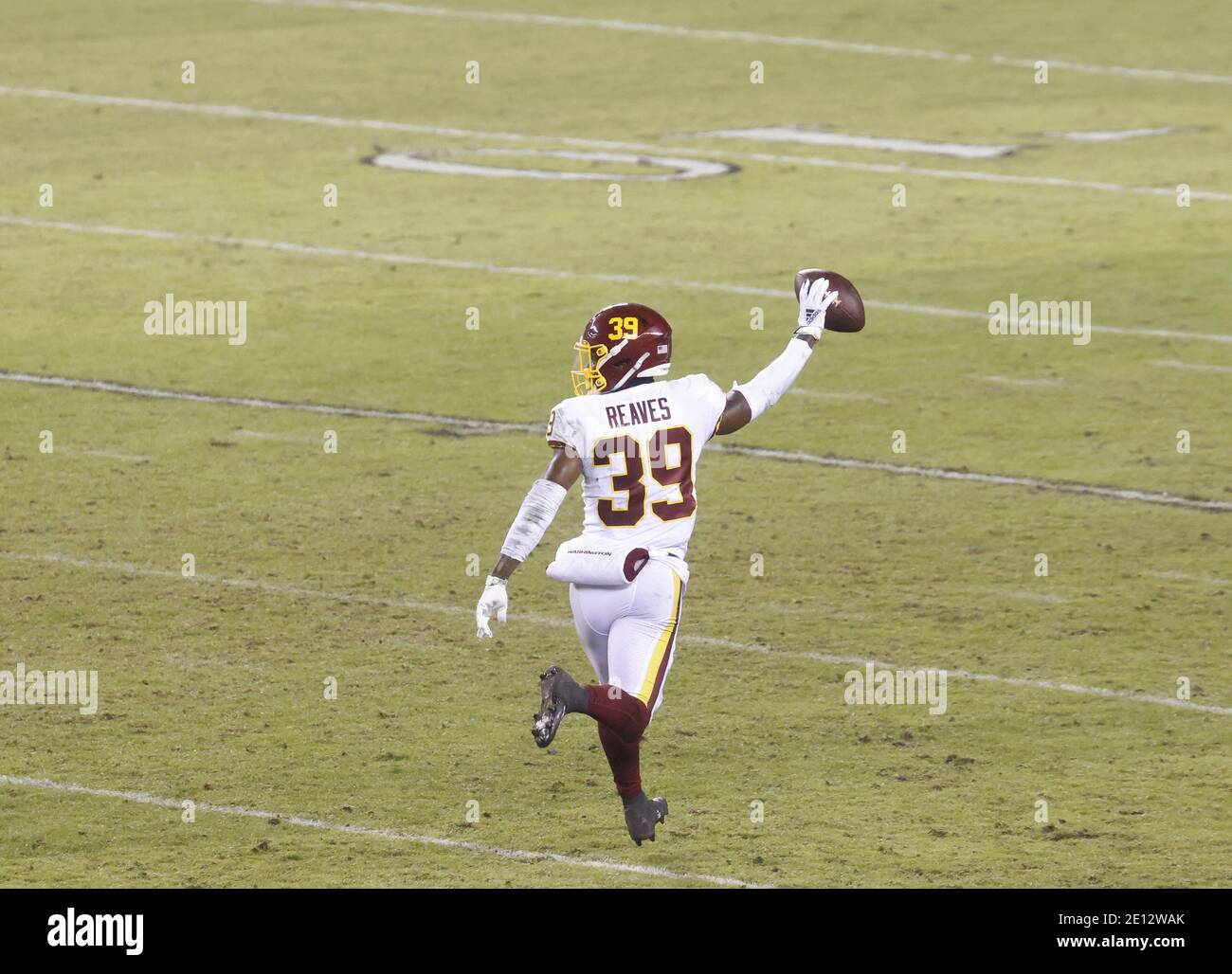 Philadelphia, Usa. Januar 2021. Washington Football Team Jeremy Reaves feiert, nachdem er eine Abfangen im vierten Quartal gegen die Philadelphia Eagles in Woche 17 der NFL-Saison im Lincoln Financial Field in Philadelphia am Sonntag, 3. Januar 2021 macht. Washington besiegte die Eagles 20-14 und gewann die NFC East Division mit einem Rekord von 7:9. Foto von John Angelillo/UPI Kredit: UPI/Alamy Live Nachrichten Stockfoto