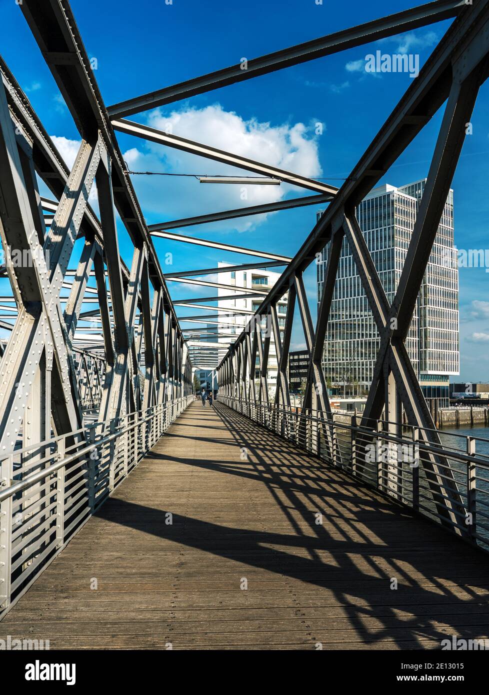 Die Magdeburger Brücke In Hamburg Überseequartier Stockfoto