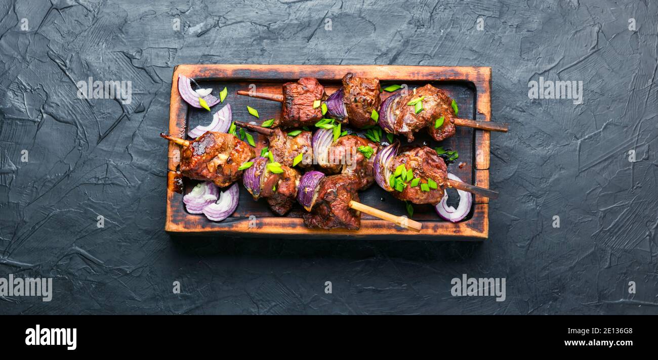 Türkische oder arabische Tradition Leber Kebab auf Spieße Stockfoto