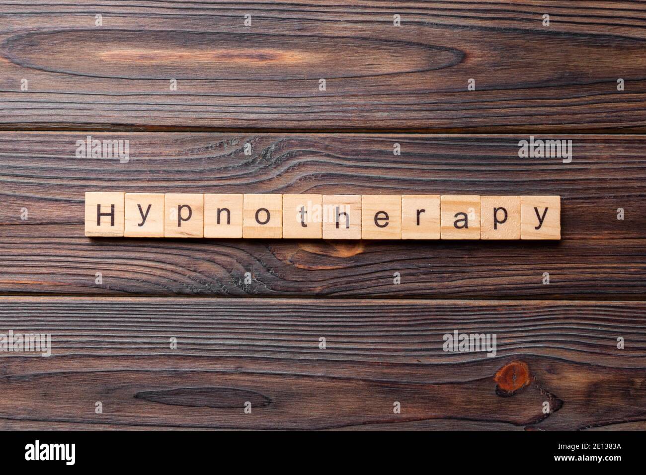 Hypnotherapie Wort auf Holzblock geschrieben. Hypnotherapie Text auf Holztisch für Ihr Design, Konzept. Stockfoto
