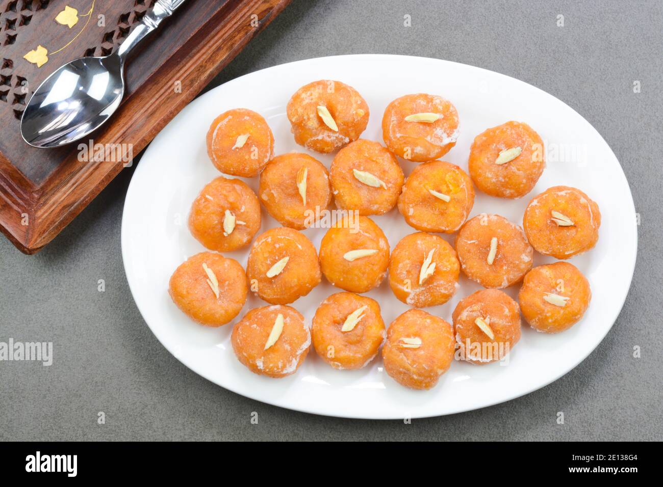 Balushahi, auch bekannt als Badusha, ist ein indisches Dessertgericht Vorbereitet auf Festivals Stockfoto