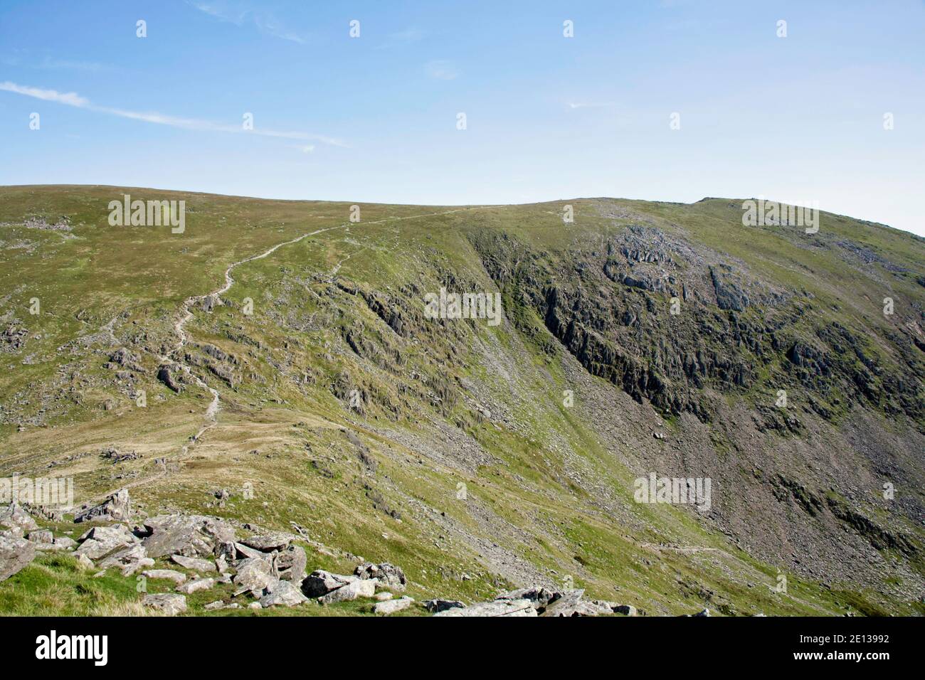 Der Gipfel des alten Mannes von Coniston aus der Sicht Der Gipfel des Dow Crag Coniston Lake District Cumbria England Stockfoto