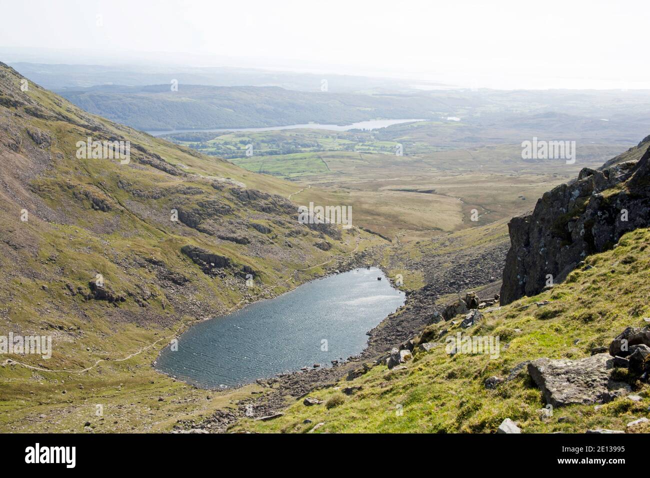 Goat's Water und Coniston Water vom Gipfel des Dow Crag Coniston The Lake District Cumbria England Stockfoto