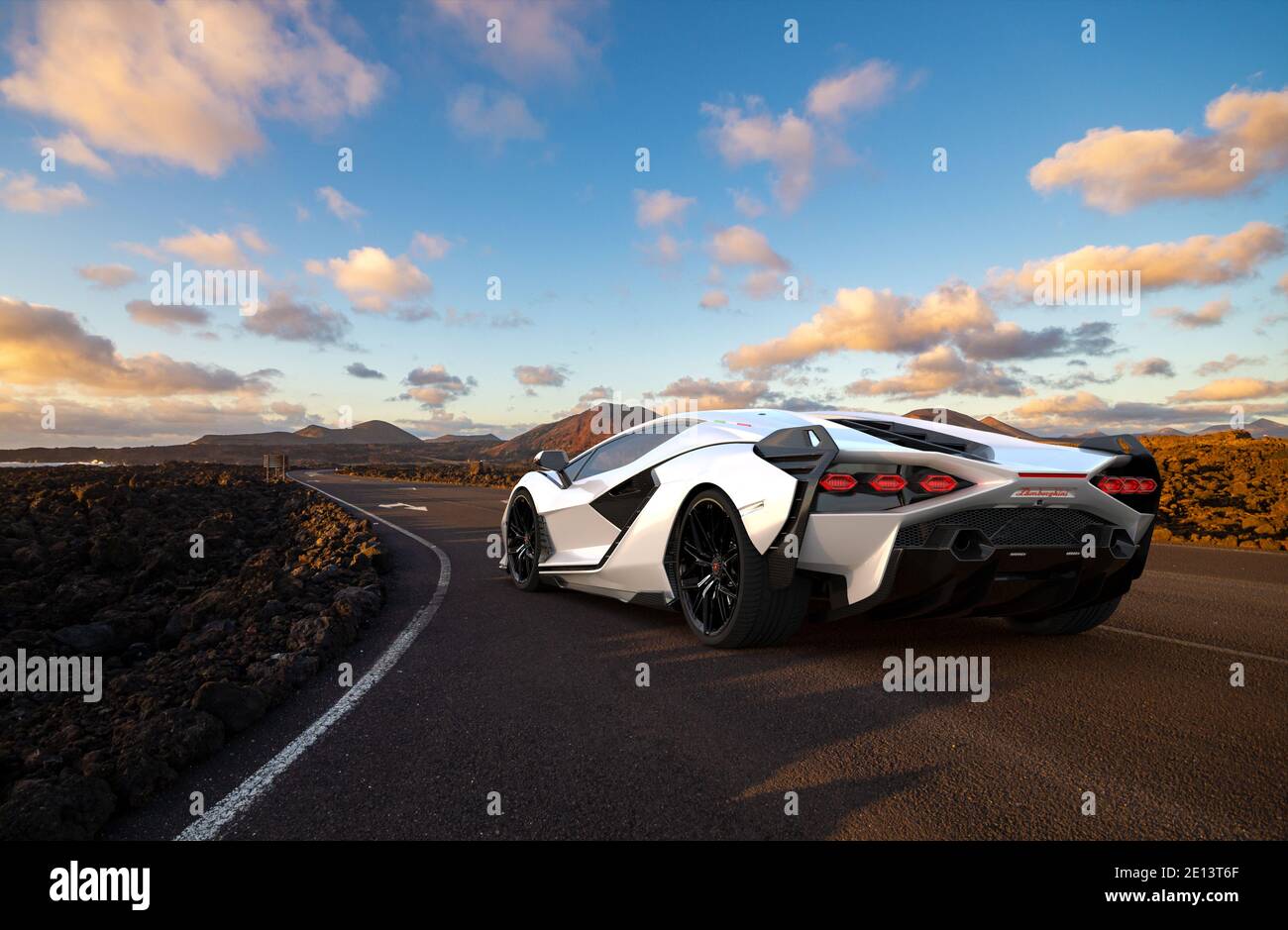 Lamborghini Sian FKP 37 auf der Wüstenstraße Stockfoto