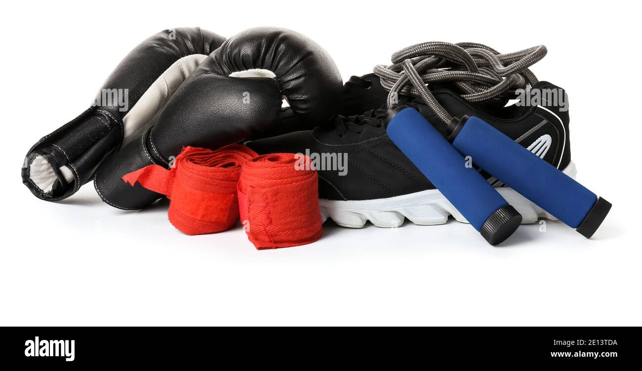 Set von Sportausrüstung auf weißem Hintergrund Stockfoto