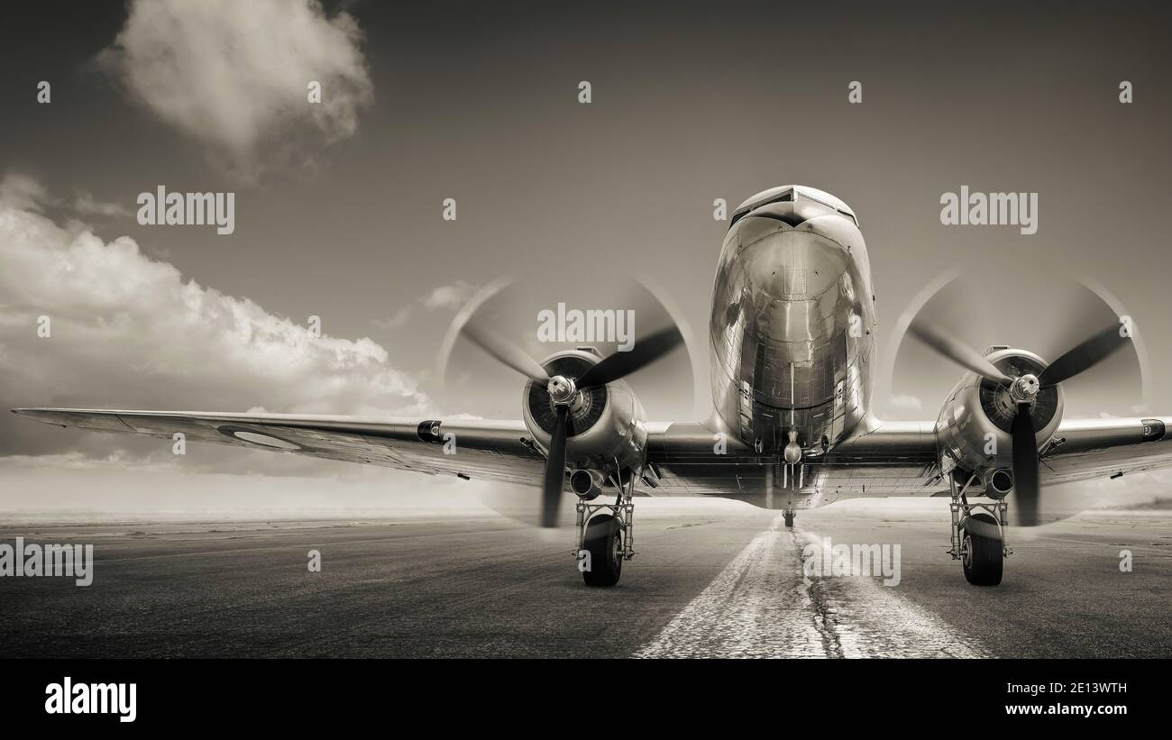 Historische Flugzeuge auf einer Start-und Landebahn bereit Stockfoto