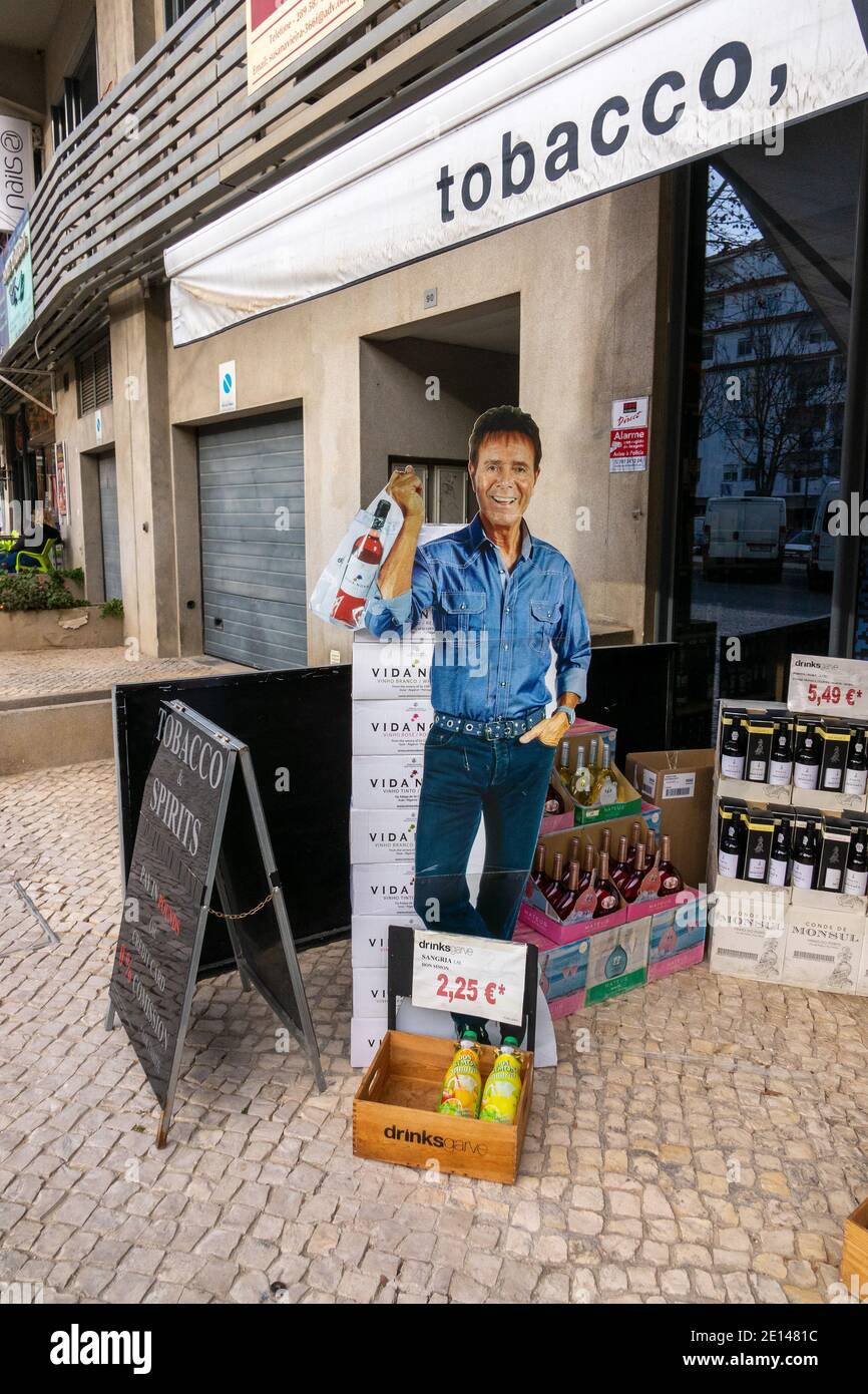Weinladen Karton Geschnitten Aus Cliff Richard Werbung Seine Vida Nova Wein Albufeira Portugal Weingut Sir Cliff Richards Guia Portugal Stockfoto