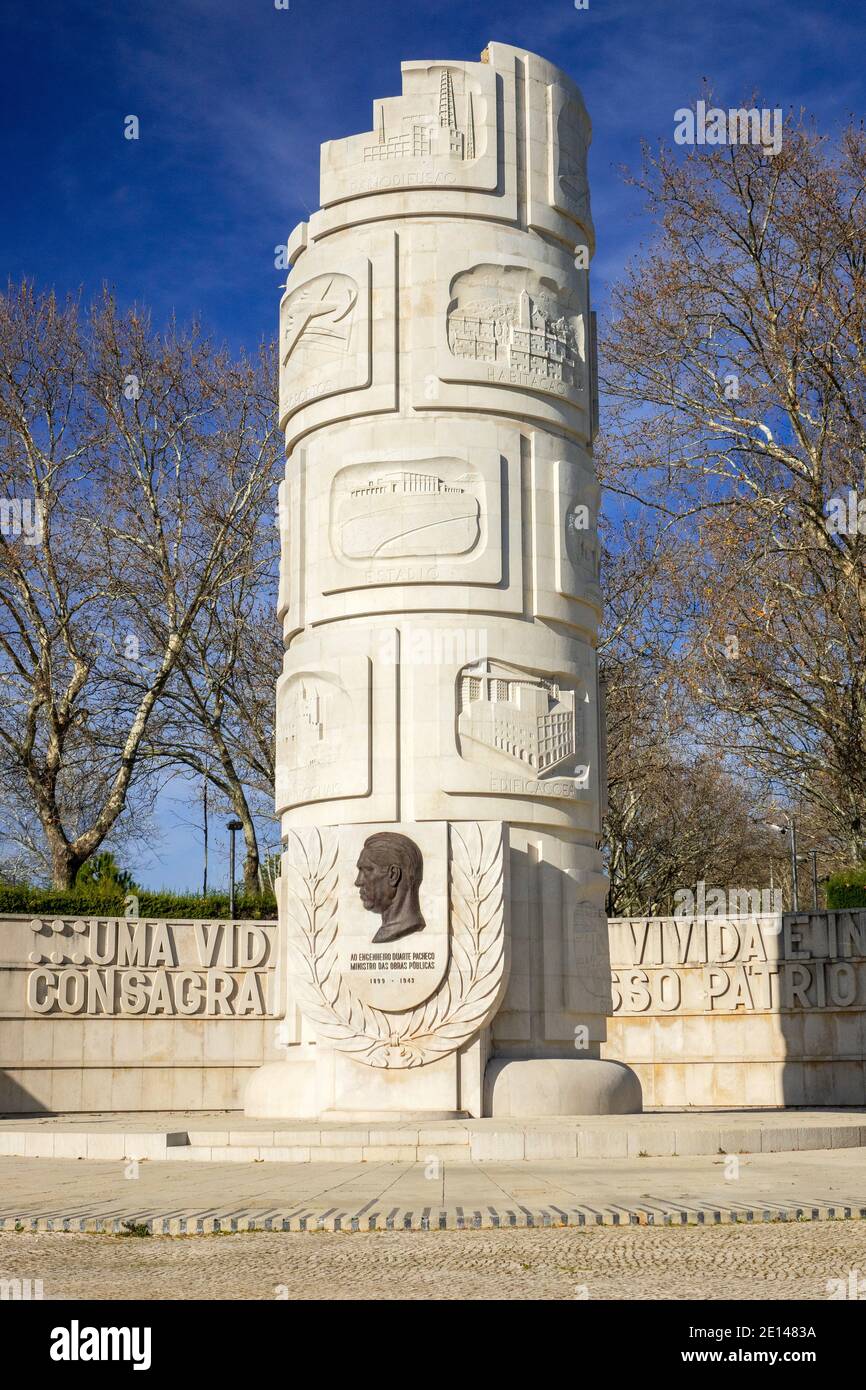 Denkmal Für Den Portugiesischen Ingenieur Duarte Pacheco In Loule Municipal Park Loule Seine Heimat Die Algarve Portugal Stockfoto