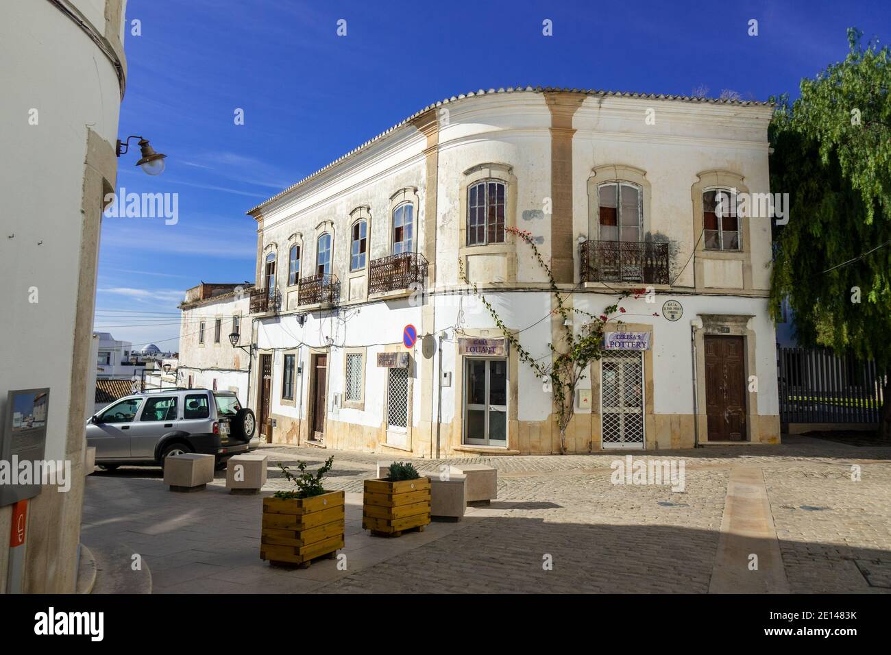 Klassische Architektur Old Curved Historic Home In Loule Portugal Stockfoto