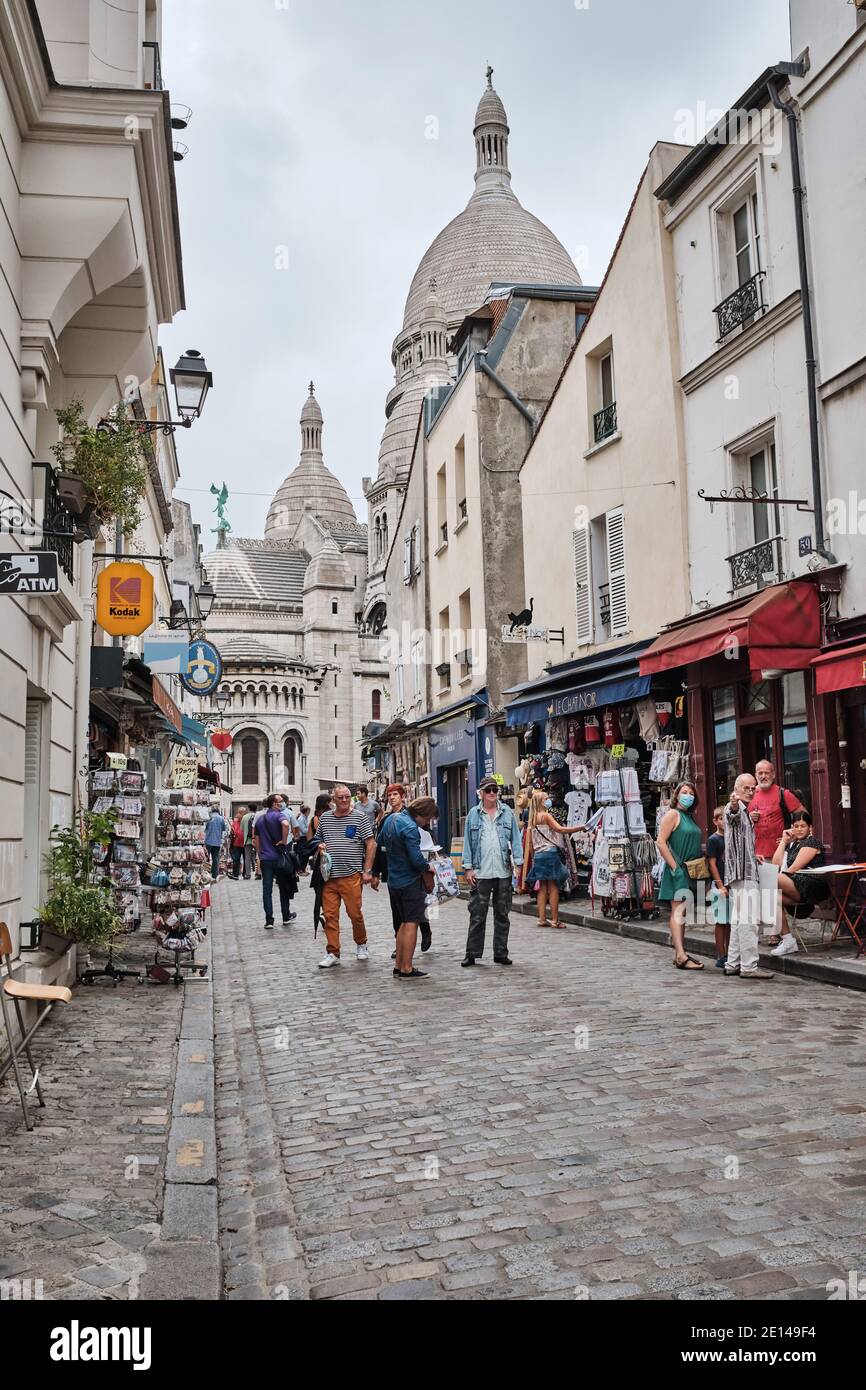 Paris (Frankreich): Straße "rue du Chevalier de la Barre" auf dem Hügel von Montmartre, im 18. Arrondissement (Bezirk) Stockfoto