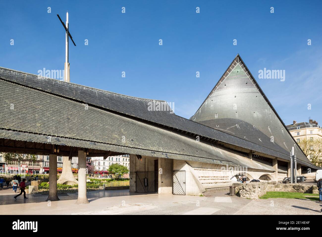Rouen Normandie 4. Mai 2013 : die moderne Kirche von Saint Joan of Arc wurde im Jahr 1979 gebaut; die geschwungenen Kurven sind symbolisch für ein Langschiff und Stockfoto