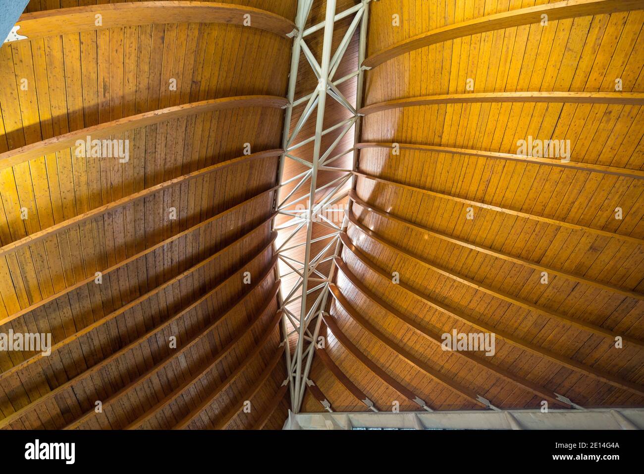 Rouen Normandie 4. Mai 2013 : die moderne Kirche von Saint Joan of Arc wurde im Jahr 1979 gebaut; die geschwungenen Kurven sind symbolisch für ein Langschiff und Stockfoto