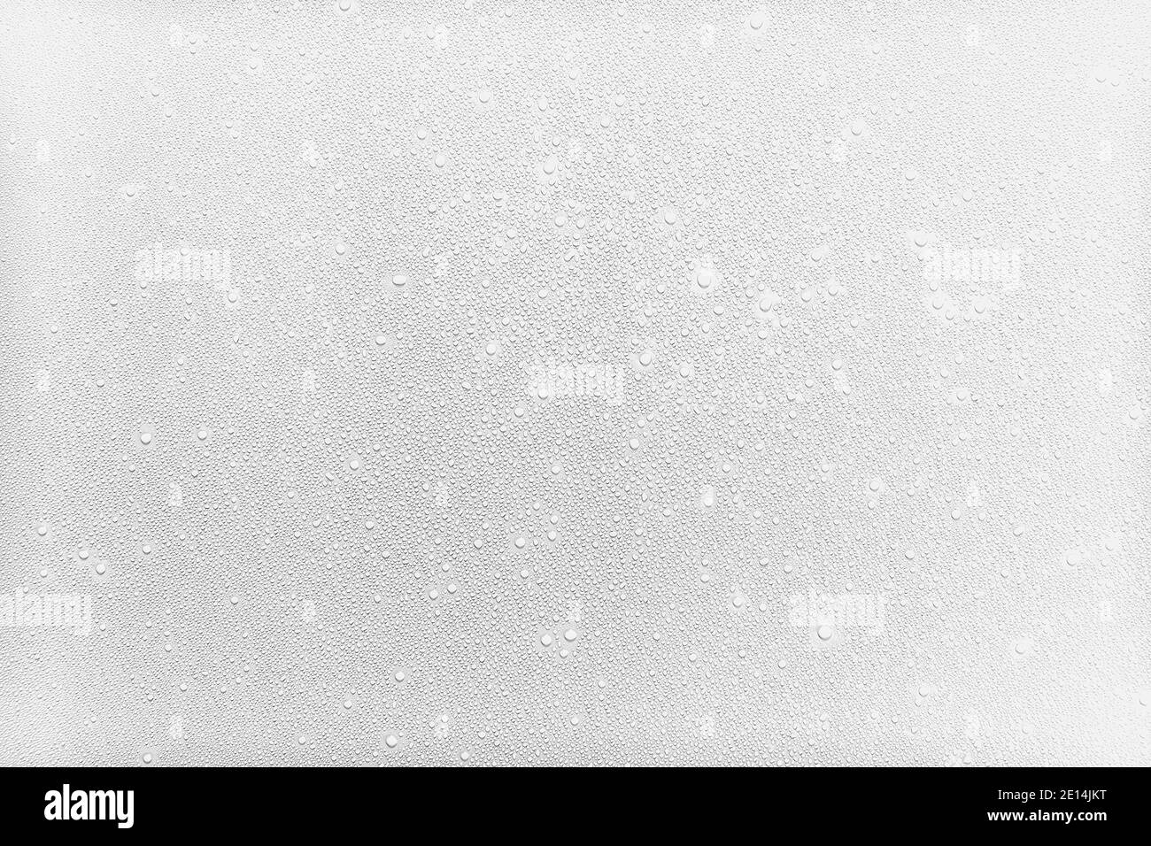 Abstrakt Wassertropfen isoliert Hintergrund mit weißem Hintergrund. Stockfoto