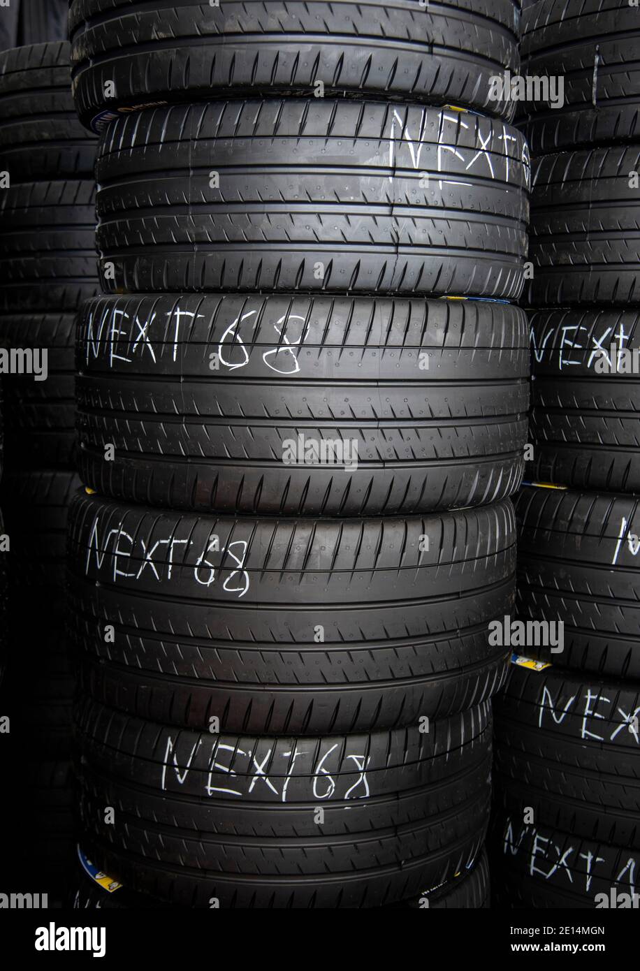 Hongkong, China: 01. Dezember 2017. Michelin Formel-E-Reifenstapel Alamy Stock Image/Jayne Russell Stockfoto