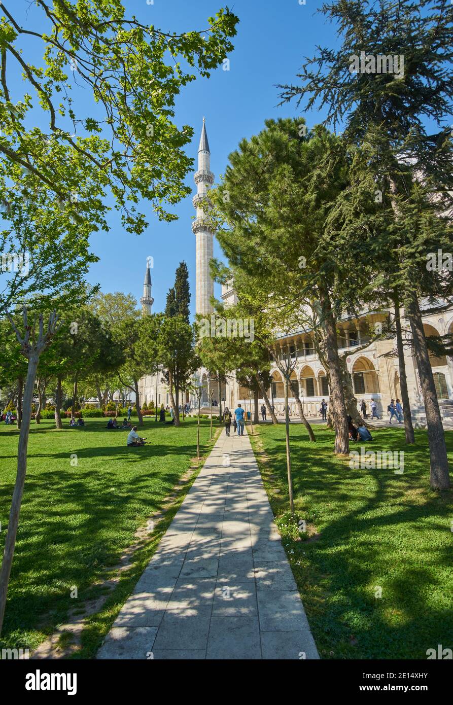 ISTANBUL, TÜRKEI 23. APRIL 2018 Der Hof der Suleymaniye Moschee. Die Süleymaniye Moschee ist