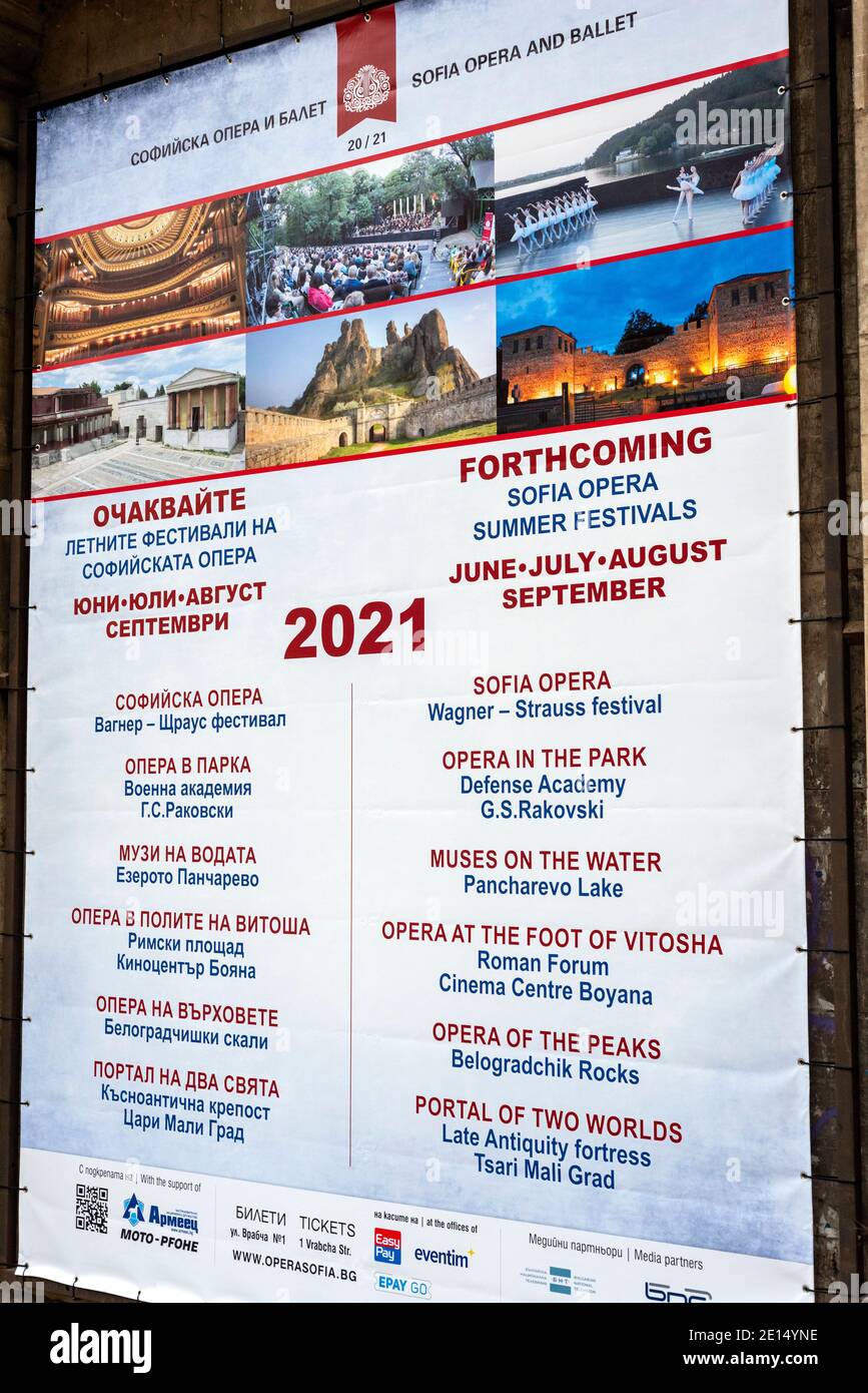 Plakatwerbung, die kommende Veranstaltungen und Sommerfeste 2021 präsentiert Von der Sofia Oper und Ballett in Sofia Bulgarien Ost Europa EU Stockfoto