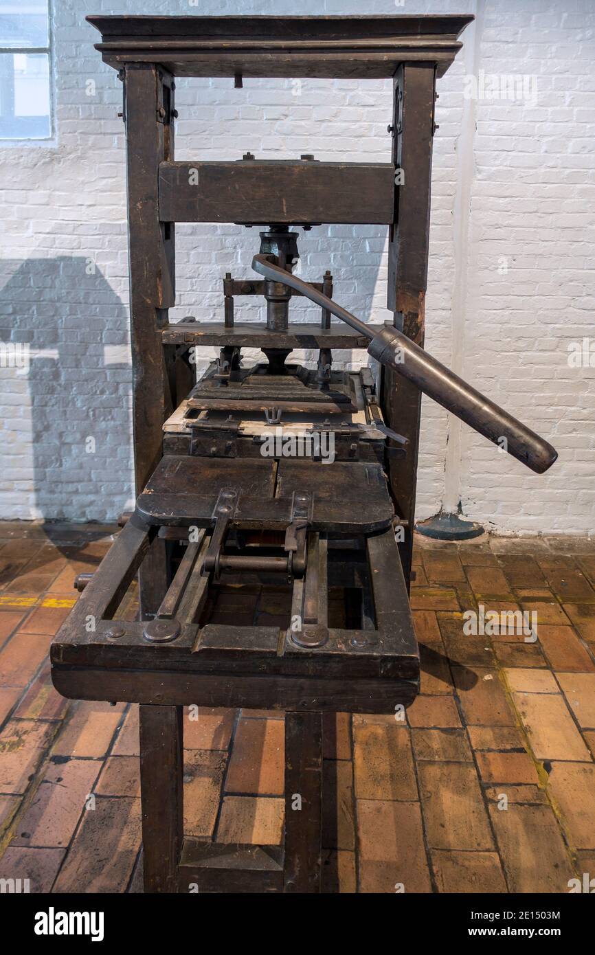 18. Jahrhundert Holzdruckpresse mit Metallschraube für Relief Drucken mit Blaeu-Mechanismus Stockfoto