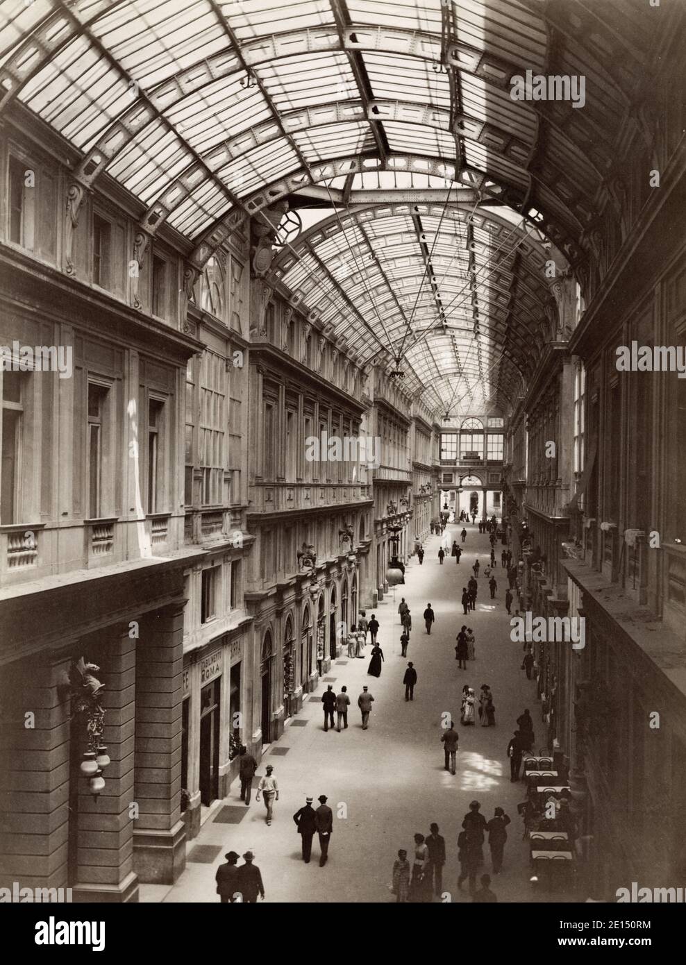 Vintage 19. Jahrhundert Fotografie - Galleria Mazzini, Genua, Genua, Italien, Bild c.1890. Stockfoto