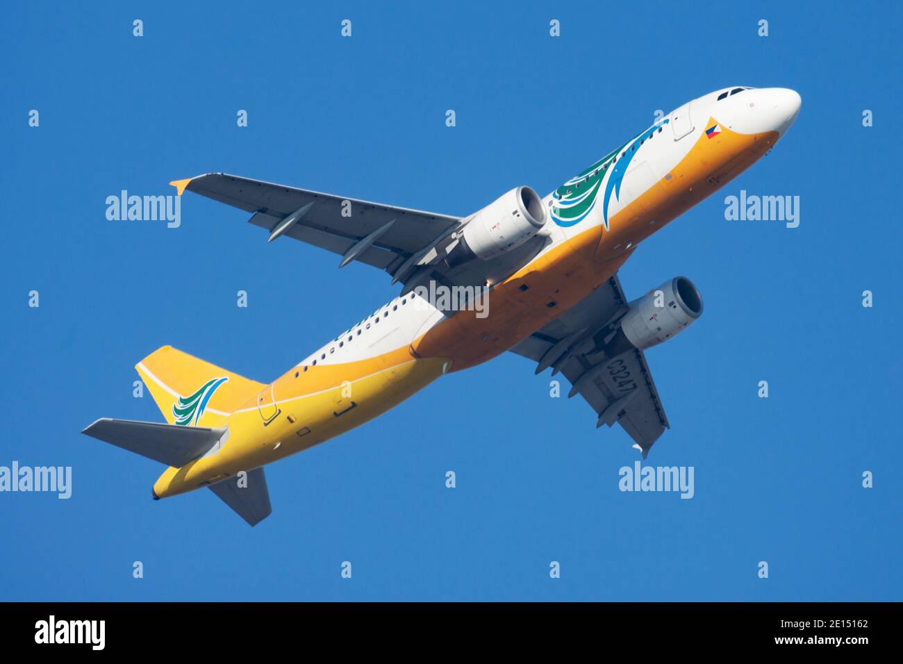 Cebu Pacific Air Airbus A320 RP-C3247 Passagierflugzeug Abflug und Starten Sie am Hong Kong Chek Lap Kok Airport Stockfoto