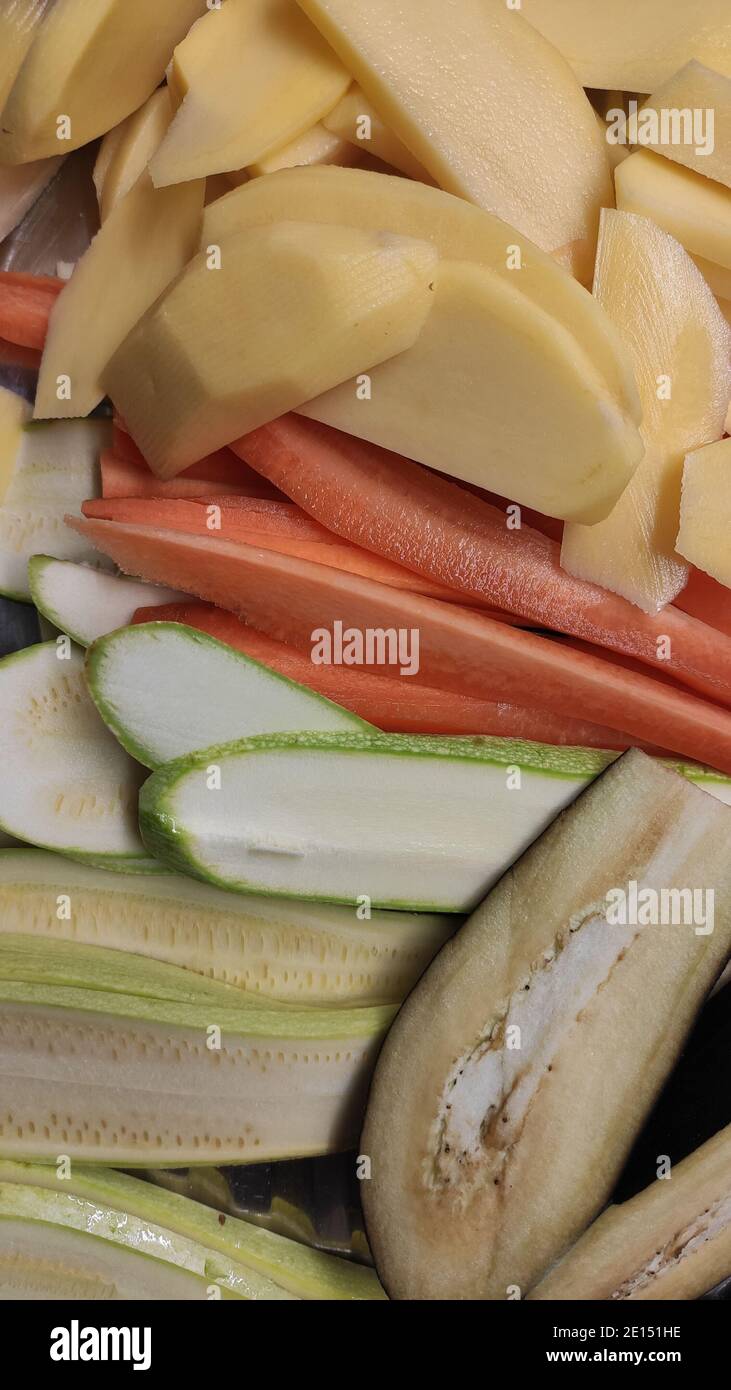 Gemischtes, gehacktes Gemüse, fertig zum Kochen Stockfoto