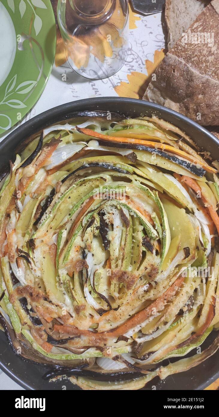 Gemischtes, gehacktes Gemüse, fertig zum Kochen Stockfoto