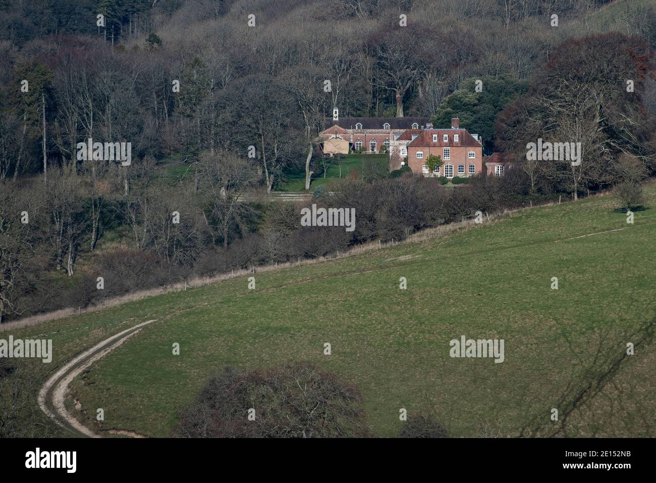 Ashcombe House, auch bekannt als Ashcombe Park, ist ein georgianisches Herrenhaus, das Heimat des britischen Filmregisseurs Guy Ritchie in Wiltshire, England. Stockfoto