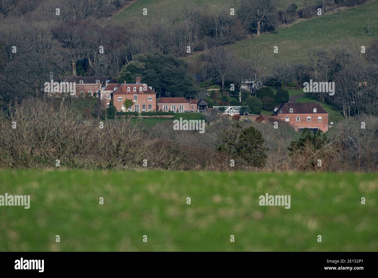Ashcombe House, auch bekannt als Ashcombe Park, ist ein georgianisches Herrenhaus, das Heimat des britischen Filmregisseurs Guy Ritchie in Wiltshire, England. Stockfoto