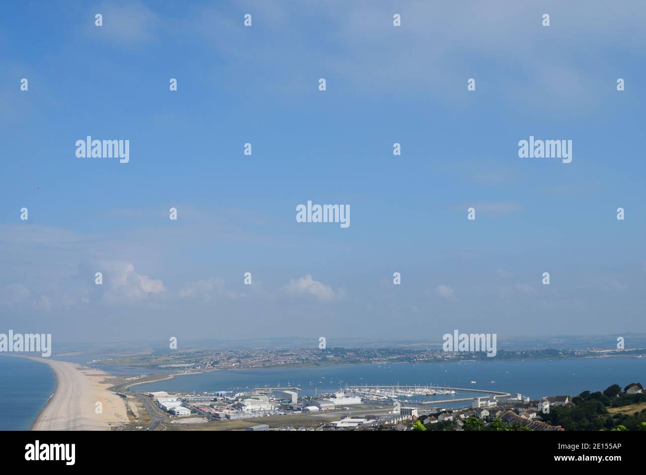 Blick auf Portland Harbor und Weymouth in the Distance Stockfoto